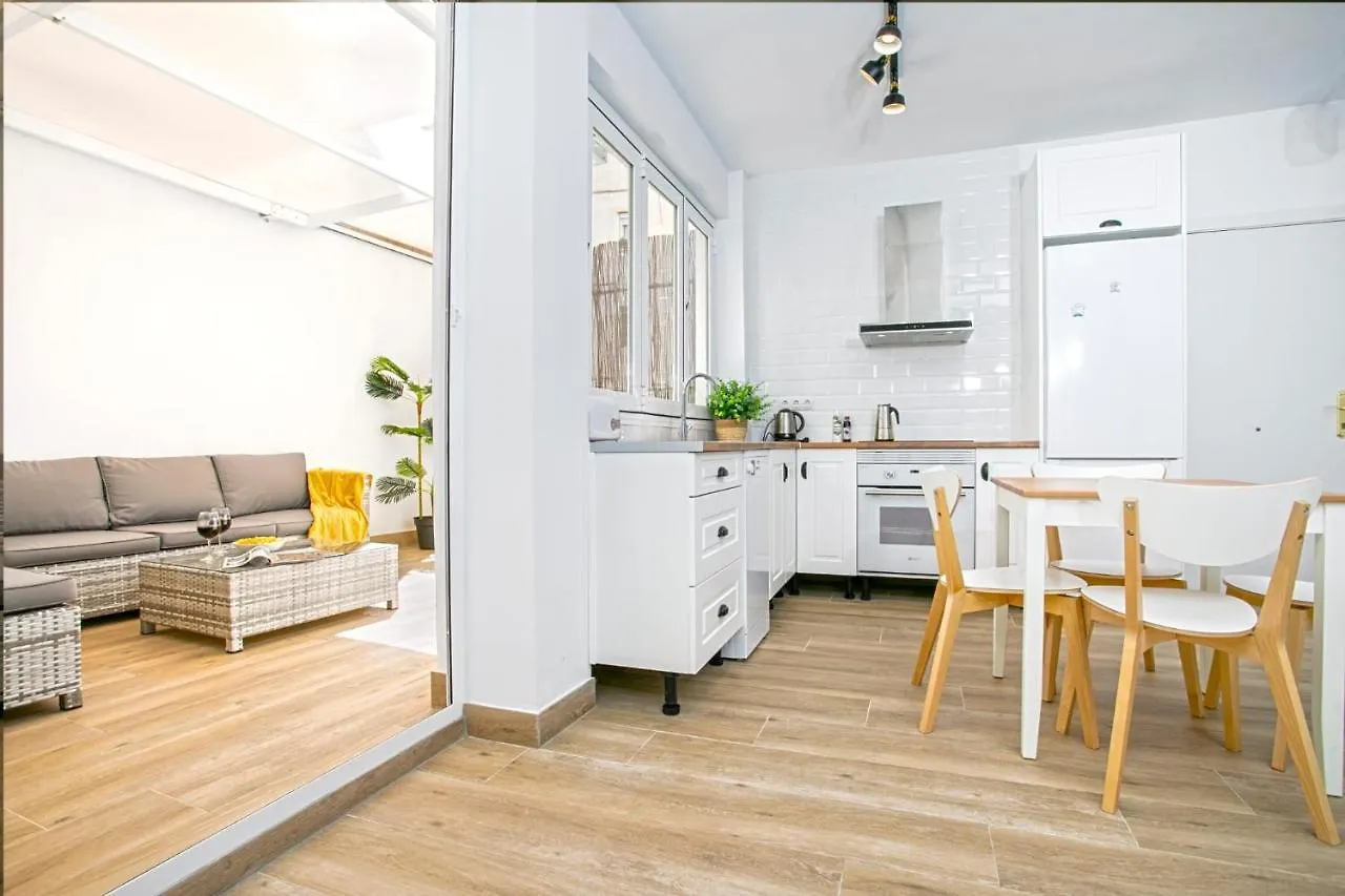 Precioso Apartamento Con Patio Malaga 0*,