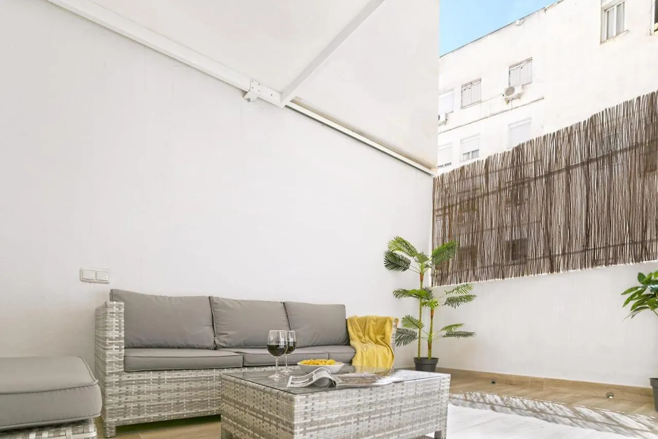 Precioso Apartamento Con Patio マラガ