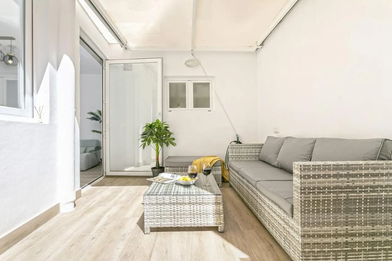 Precioso Apartamento Con Patio マラガ アパート